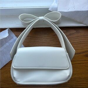 Sophisticated White Shoulder Bag with Bow Accent